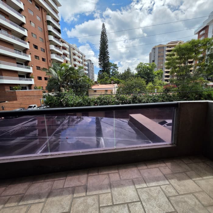 Apartamento En Renta en Zona 10 Altos De Santa Clara - foto 2