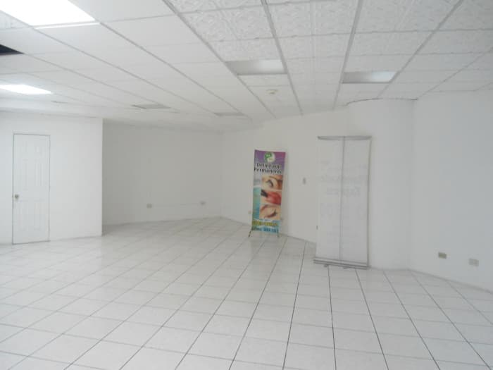 En Renta local comercial en zona 10 Plaza Comercial - foto 2