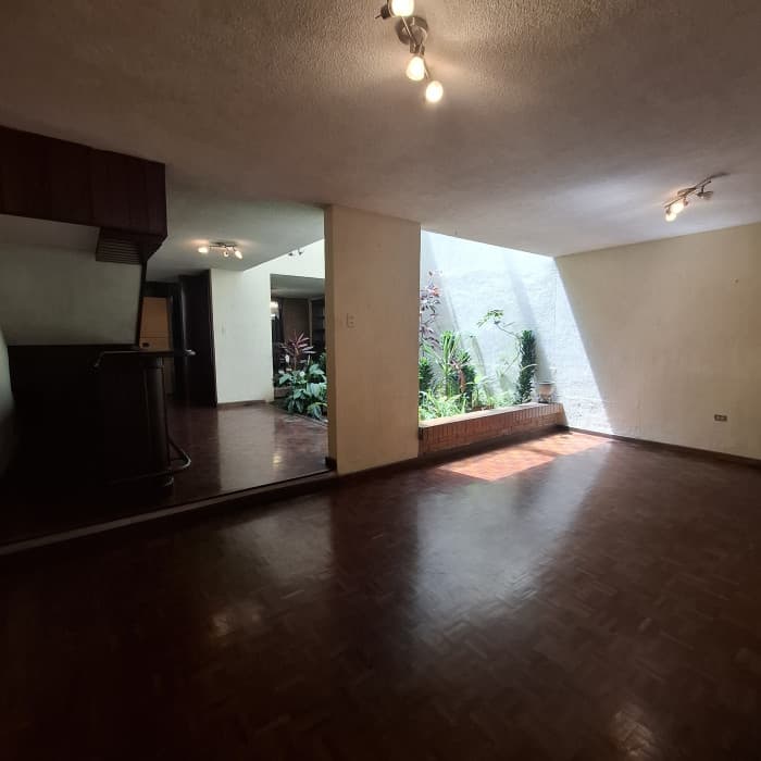Casa en renta en zona 10 Bulevar Los Próceres - foto 2