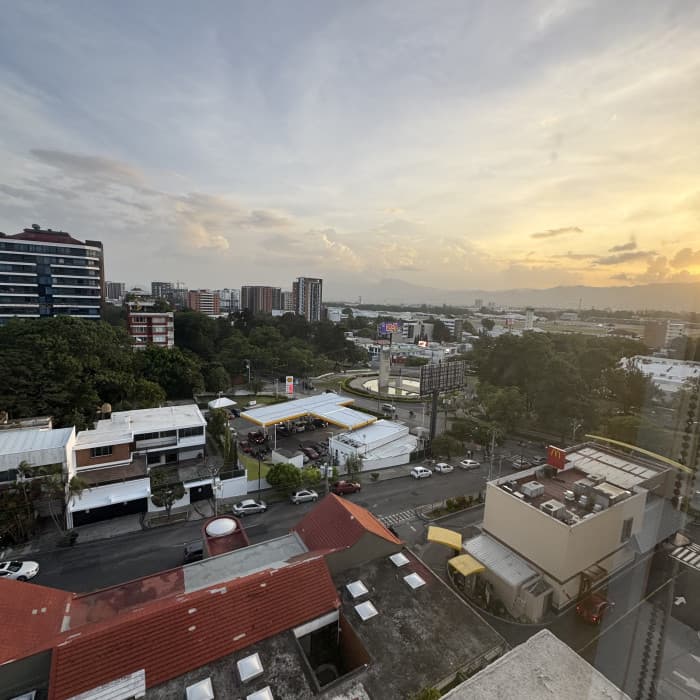 Apartamento en Renta zona 14 Avenida Las Americas - foto 13