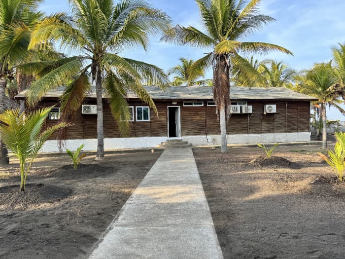 En venta casa frente a Playa en Monterrico Guatemala - foto 2