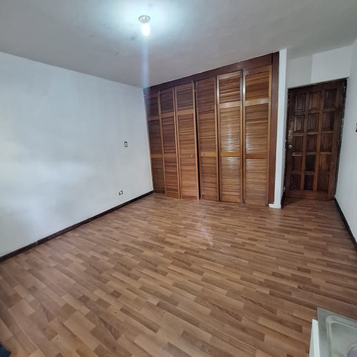 Apartamento en renta en Santa Elisa Zona 12 - foto 3