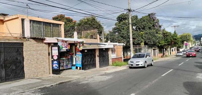 Casa para Inversión-Demolición, en venta en Zona 15 - foto 2
