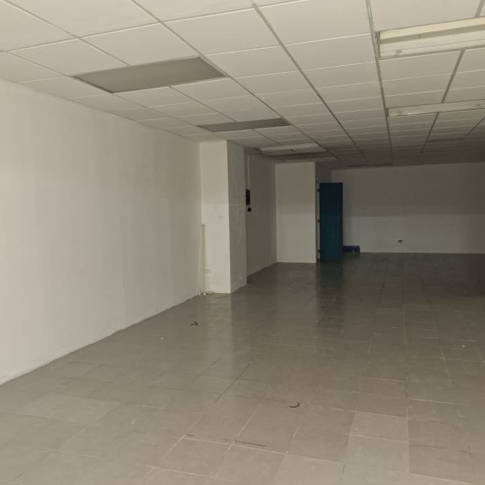 En ALQUILER LOCAL Comercial En zona 5 Centro Comercial - foto 4