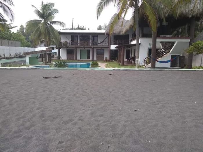 Casa y Terreno en Venta frente a la playa en Monterrico - foto 4