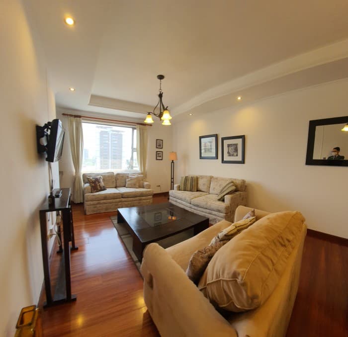 En Alquiler Apartamento en Zona 10 Amueblado - foto 3