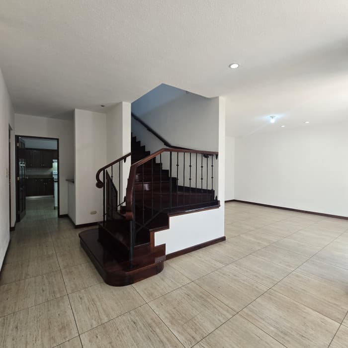 Alquiler hermosa casa en condominio en zona 10 - foto 4