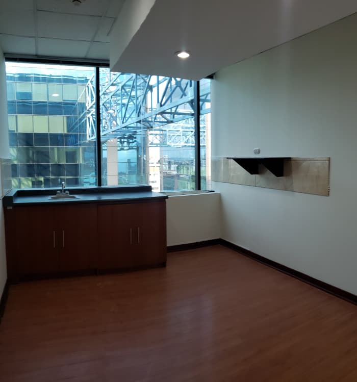 Oficina en alquiler con 255m2 en Zona 14 Europlaza - foto 2