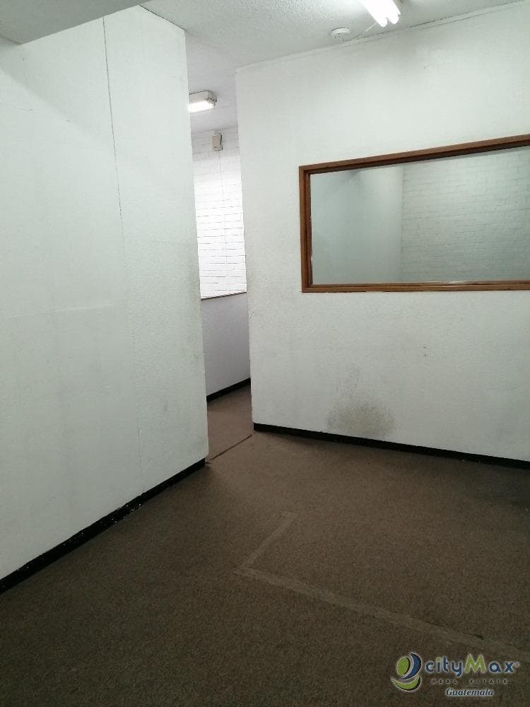 Rento Oficina Comercial en zona 9 sobre Avenida Reforma - foto 3