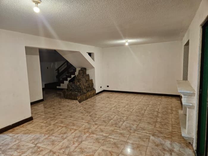 Casa en alquiler en zona 11 las charcas Guatemala - foto 4