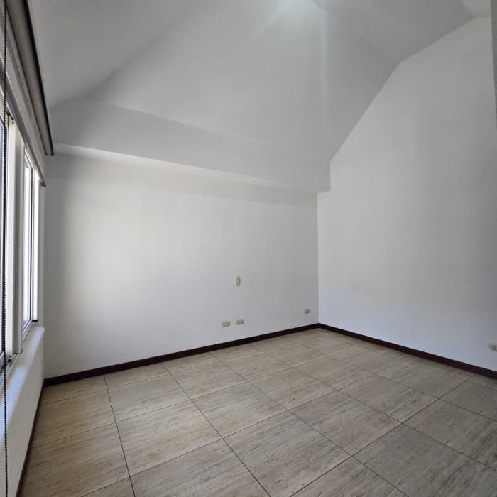 Alquiler hermosa casa en condominio en zona 10 - foto 19