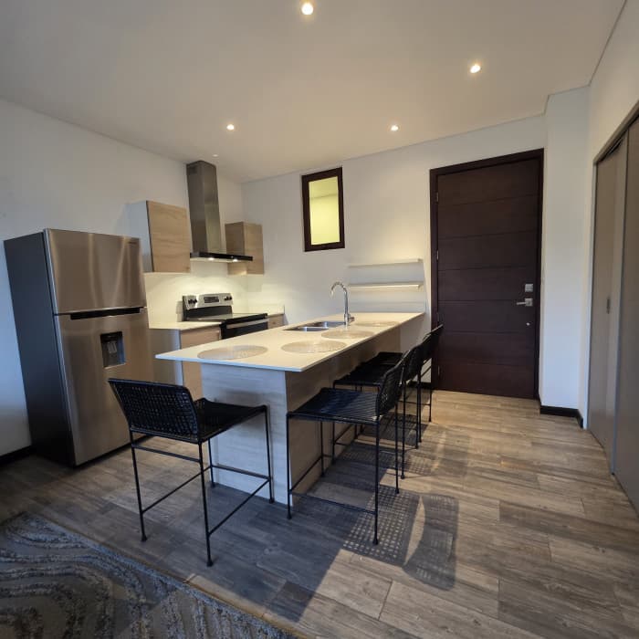 Apartamento amueblado en Alquiler Lirios de Cayala Z.16 - foto 4