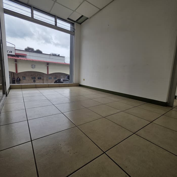 Local Comercial en  RENTA en Avenida Las Americas Z.13 - foto 9