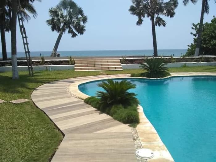 Casa y Terreno en Venta frente a la playa en Monterrico - foto 2
