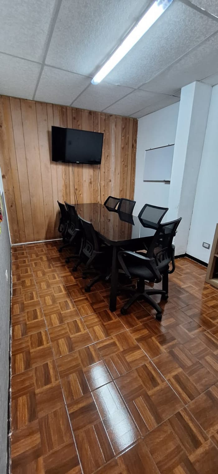 Oficinas en renta zona 10 Boulevard Los Proceres - foto 3