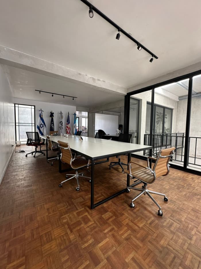 Casa ideal para oficinas en venta y renta Zona 10 - foto 2