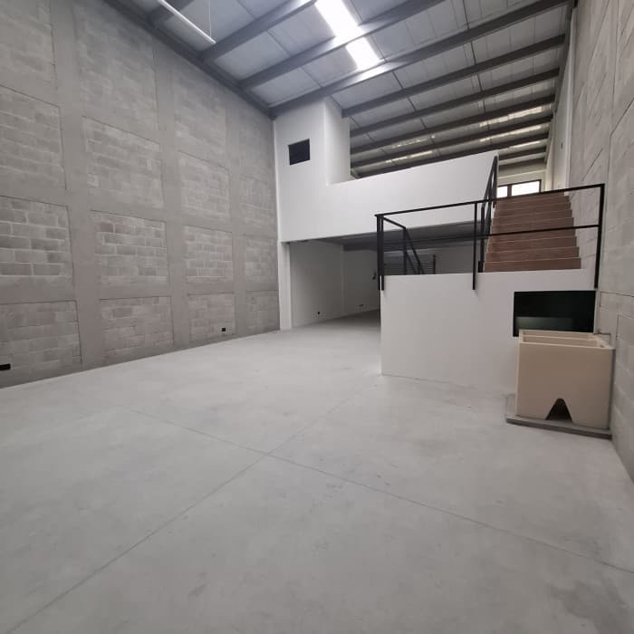 Ofibodega en alquiler en Villa Canales de 201 m2 NUEVA  - foto 2