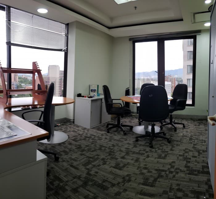 En Venta oficinas Alquiladas en zona 10 Guatemala - foto 4
