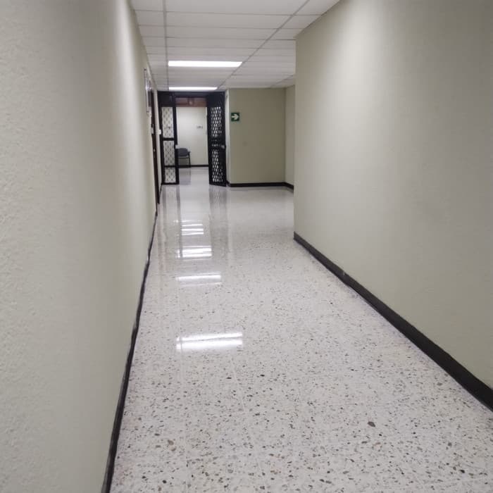 Oficina en renta en Centro Empresarial zona 10 - foto 4
