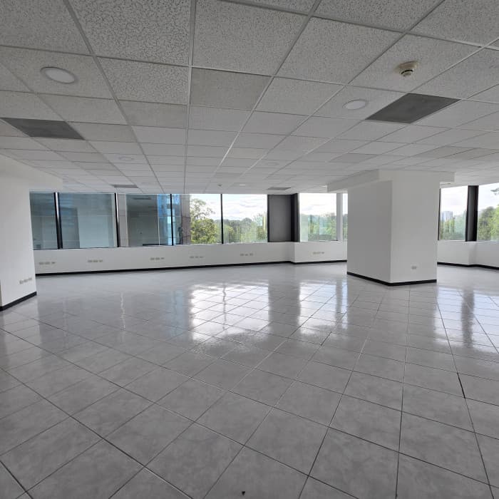 Alquiler Oficina con 315m2 en Zona 14 Europlaza - foto 4