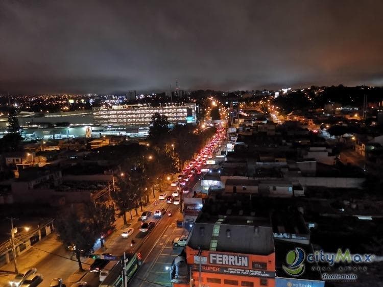 Oficina en renta en zona 7 sobre Calzada San Juan  - foto 3