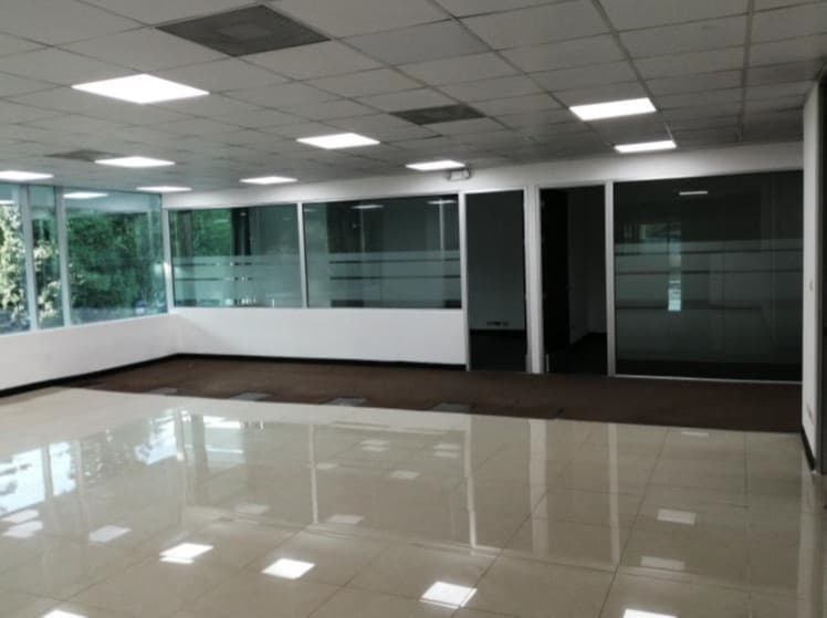 Alquiler Oficina Tabicada en Zona 10 Avenida Reforma - foto 2