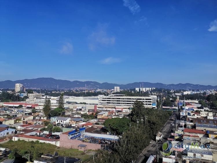 Oficina en renta en zona 7 sobre Calzada San Juan - foto 3