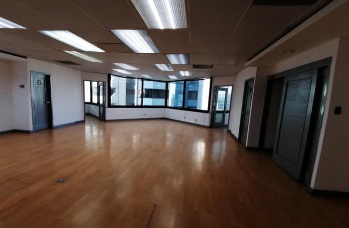 OFICINA EN ZONA 10 CON 151 m2 EN ALQUIER  - foto 3