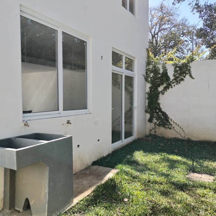 Casa en venta km 30.5 carretera Santa Elena Barillas - foto 4