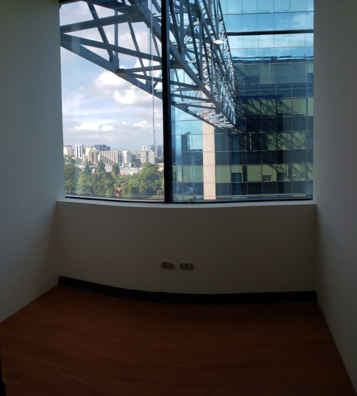 Oficina en alquiler con 255m2 en Zona 14 Europlaza - foto 4