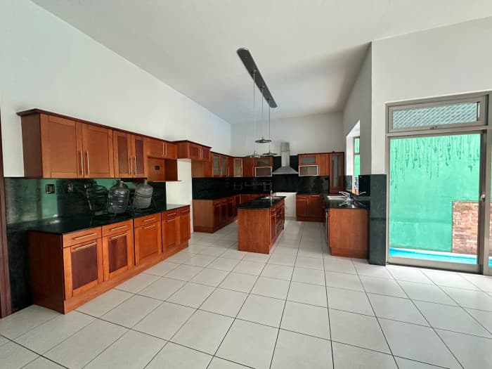 Casa Residencial dentro de garita en Venta en Zona 16  - foto 2