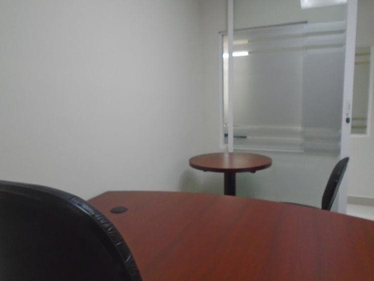 Alquilo Oficina Amueblada en Zona 10  - foto 4