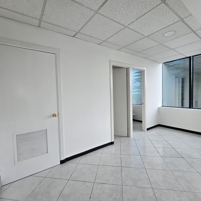 En renta en zona 14 Guatemala Oficina Comercial - foto 4