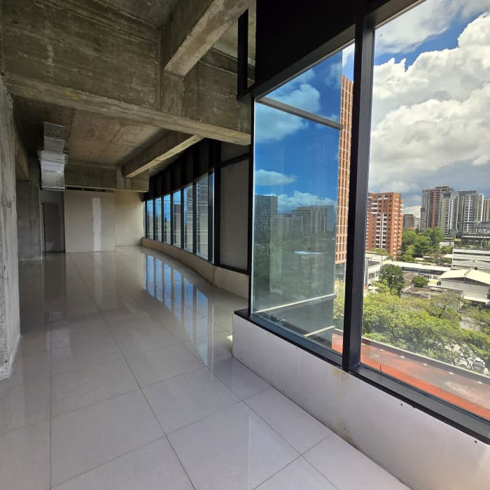 Oficina en Venta zona 10 cercano a oakland  - foto 4