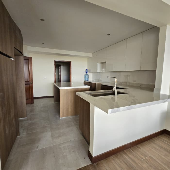 En Venta Apartamento en Zona 10 cercano a Oackland Z 10 - foto 2