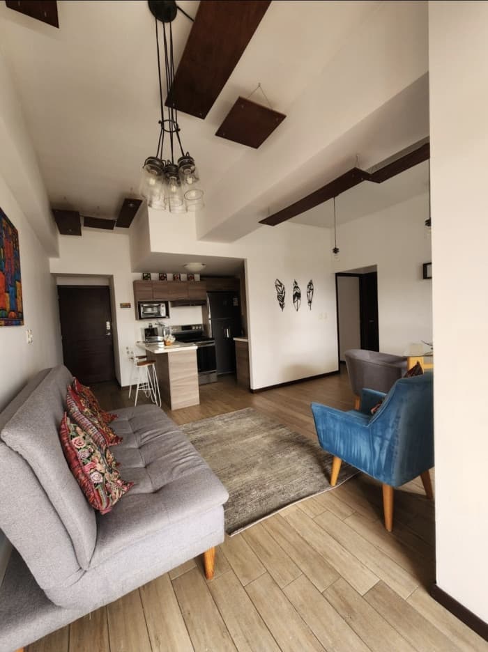 Apartamento amueblado en renta zona 13 - foto 2
