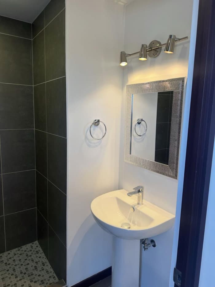 En Venta Apartamento en Edificio Santeli zona 12 - foto 4