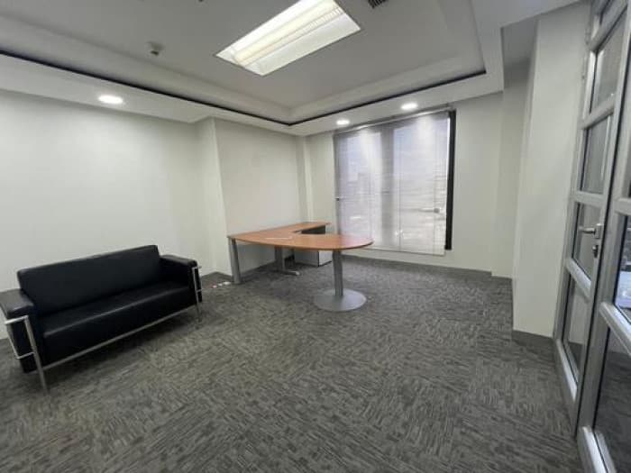En Venta oficina en zona 10 Guatemala - foto 4