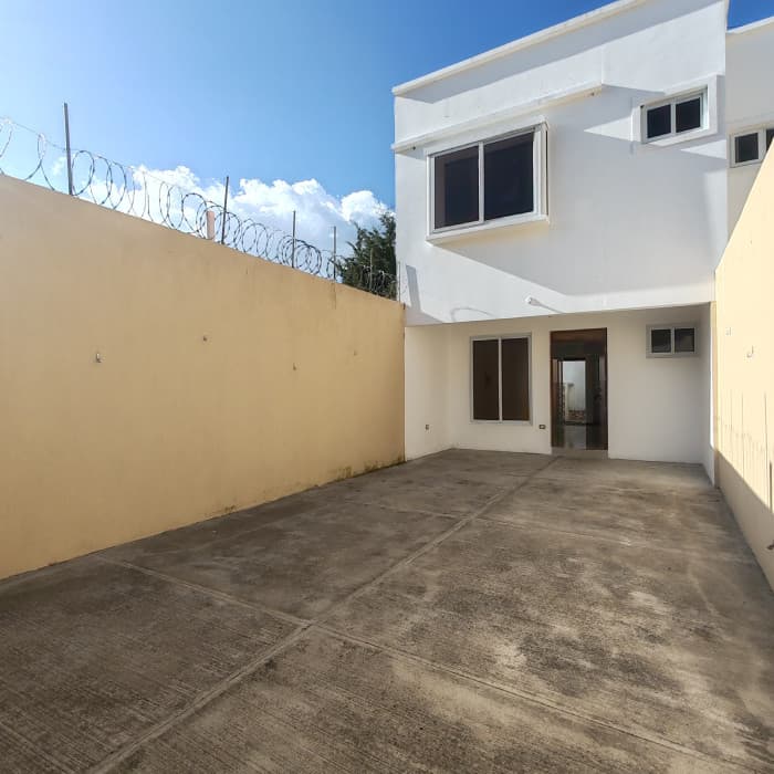 Casa en Venta Hacienda Real zona 16 Para inversión  - foto 3