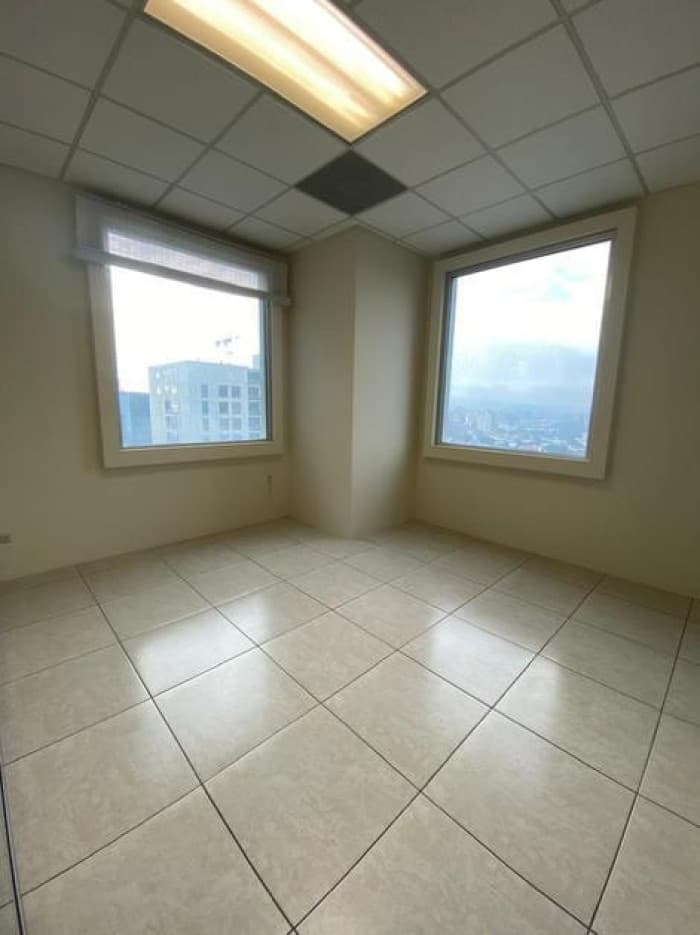 Oficina en Renta o Venta en Zona Pradera Zona 10 - foto 3