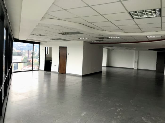 Oficina en renta o venta en zona 10 Guatemala - foto 2