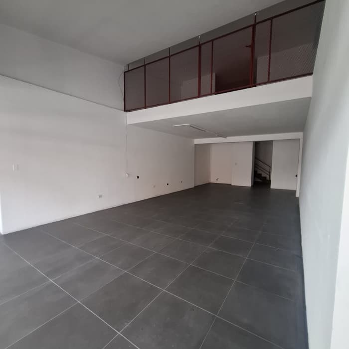 En renta local comercial en Zona 10 - foto 4