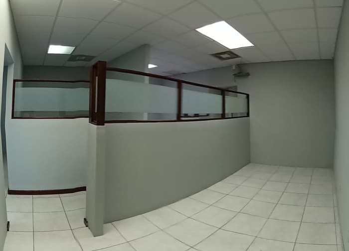 Oficina Tabicada En Venta en Zona 10 INVERSION - foto 4