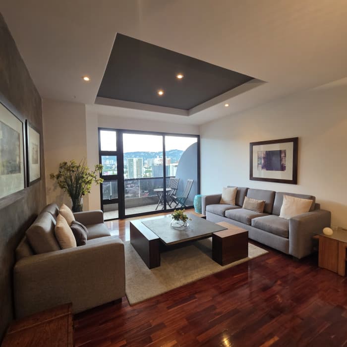 En Alquiler Apartamento amueblado en Zona 10 - foto 4