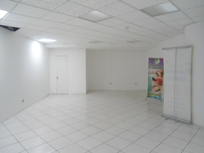 Local en alquiler en zona 10 primero Nivel en renta - foto 3