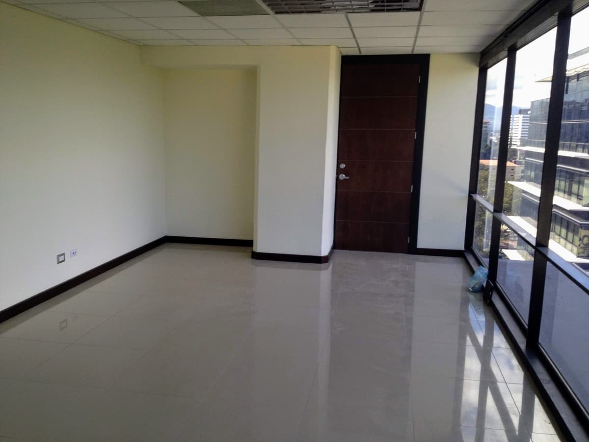 Oficina en venta inversion zona 10 Guatemala - foto 2
