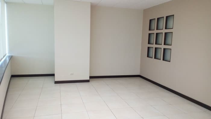 VENTA-RENTA Oficina en Zona Pradera zona 10 inversión  - foto 3