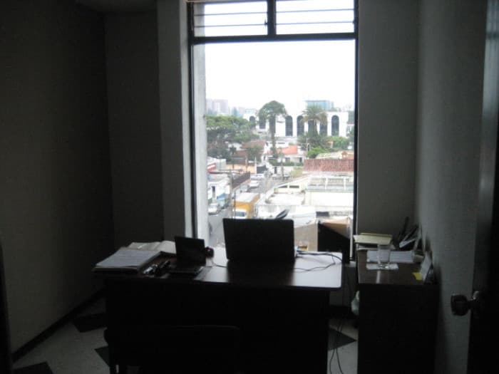 Oficina en venta cerca de calle MONTUFAR zona 9 - foto 2
