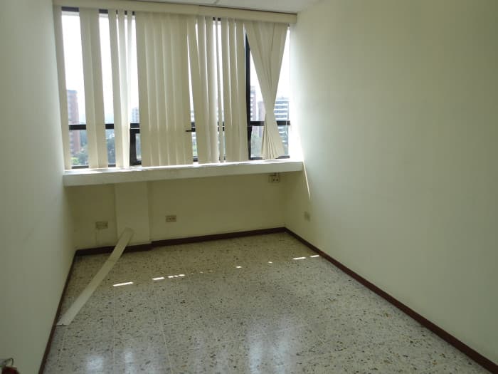 Oficina en Renta Centro Empresarial zona 10 Guatemala - foto 4