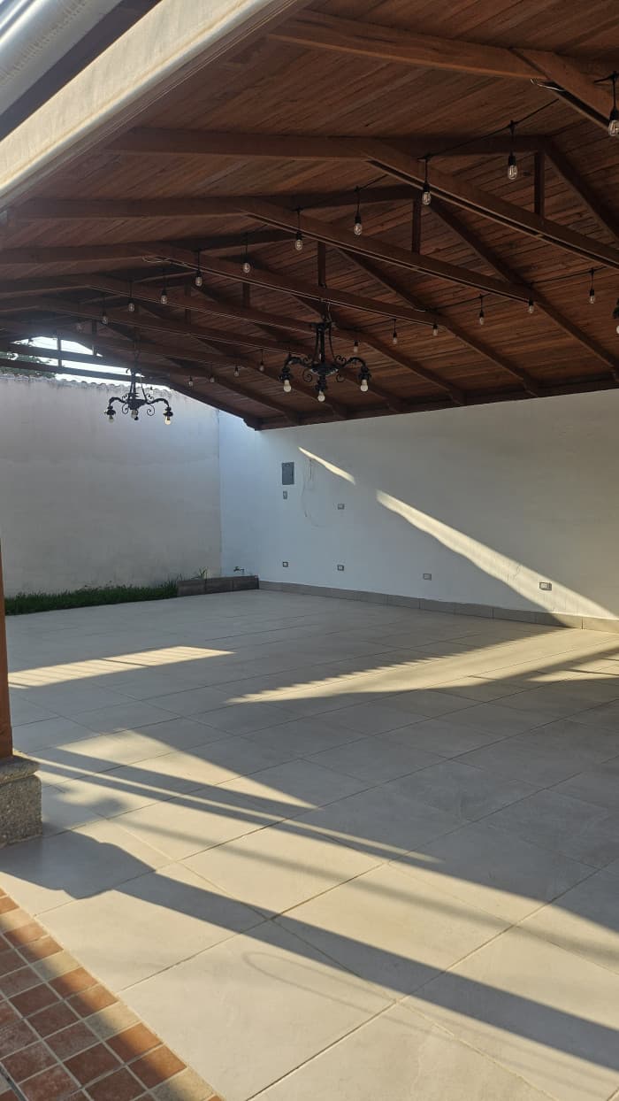 Local Comercial en Renta en Pinares San Cristóbal Guate - foto 2